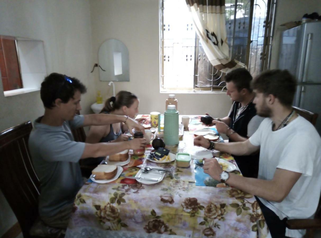 Jj & Je Family House Hostel ดาร์เอสซาลาม ภายนอก รูปภาพ
